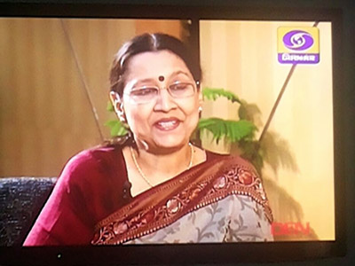 Hina Saxena With Honorable Chief Minister of Gujarat Smt. Anandiben Patel