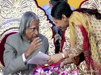 Hina Saxena With Former President APJ Abdul Kalam at Jyoti Gram Yojna Dedication Function